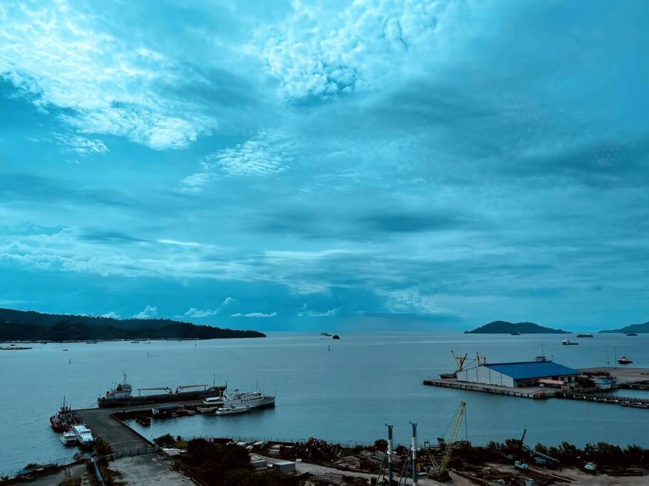 Jesselton Quay - Suite 1 By Staycation Suites Kk Kota Kinabalu Extérieur photo